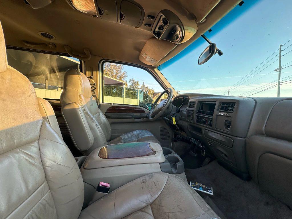 used 2000 Ford Excursion car, priced at $9,995