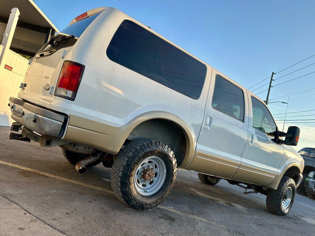 used 2000 Ford Excursion car, priced at $9,995