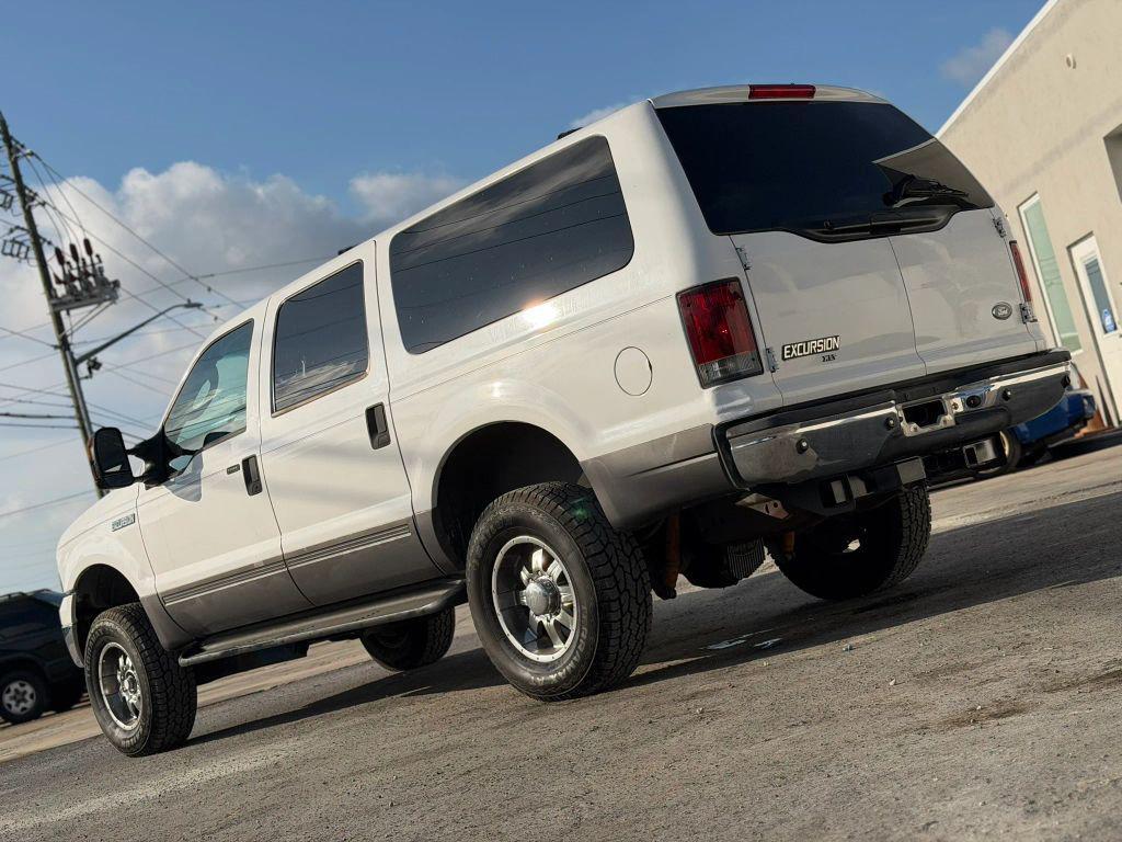used 2005 Ford Excursion car, priced at $11,995