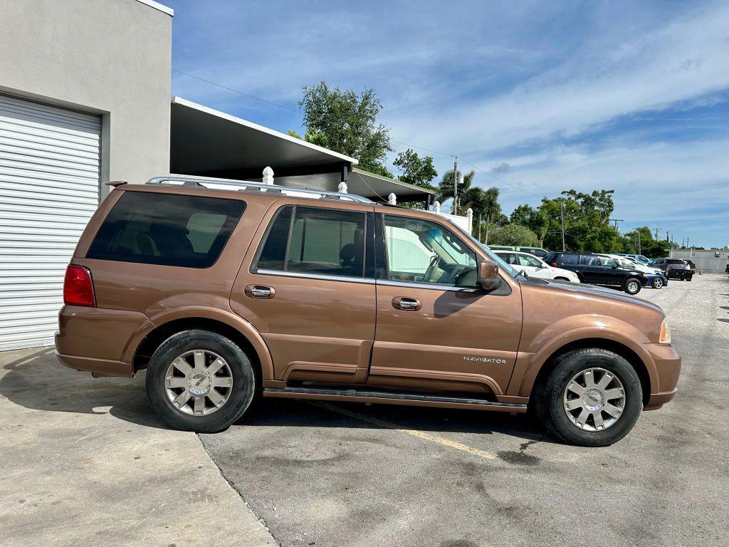 used 2004 Lincoln Navigator car, priced at $4,895