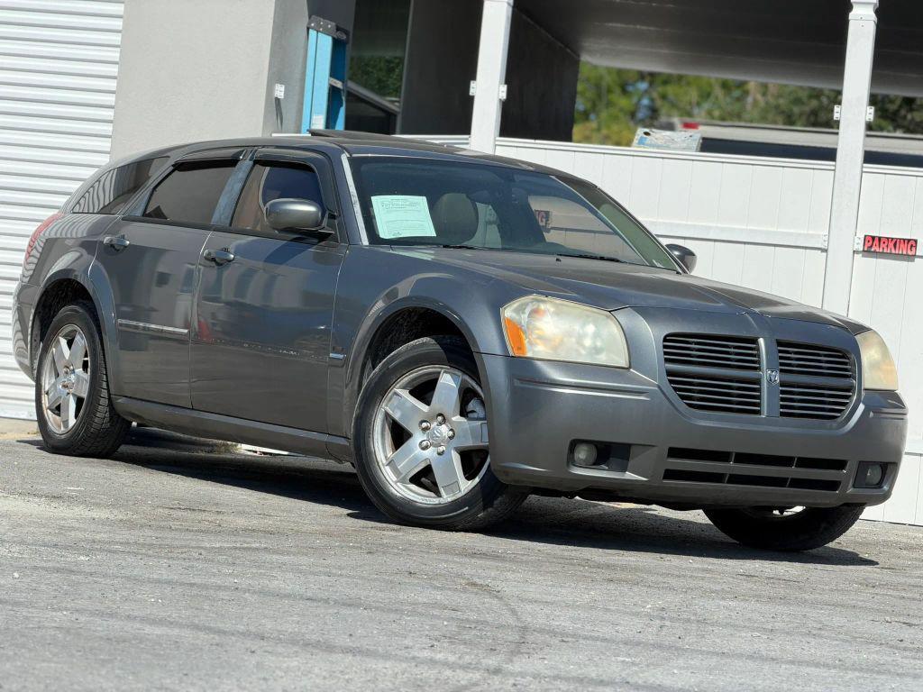 used 2005 Dodge Magnum car, priced at $7,500
