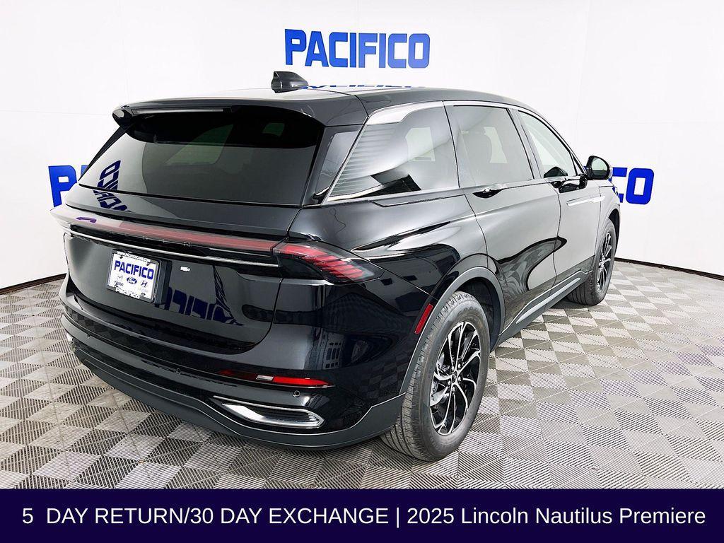 used 2025 Lincoln Nautilus car, priced at $48,994