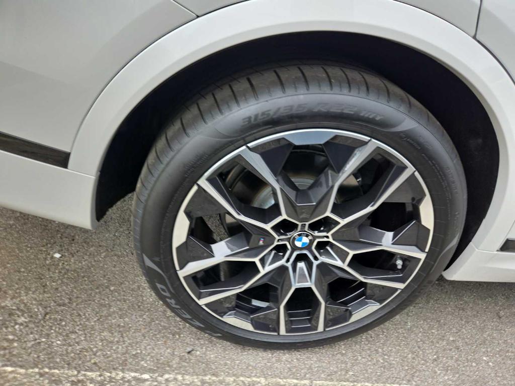 new 2026 BMW X7 car, priced at $105,082