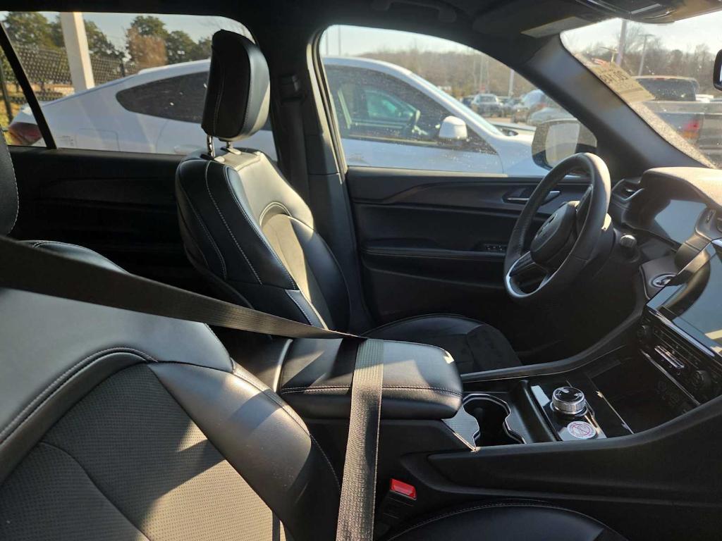 used 2024 Jeep Grand Cherokee L car, priced at $30,765