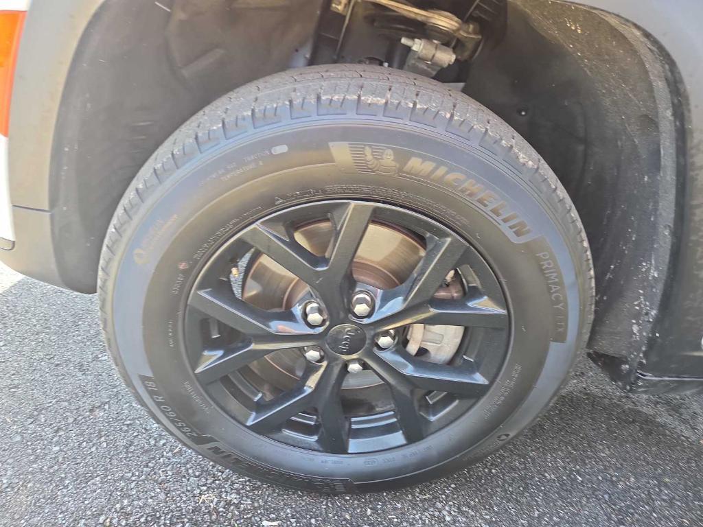 used 2024 Jeep Grand Cherokee L car, priced at $32,995