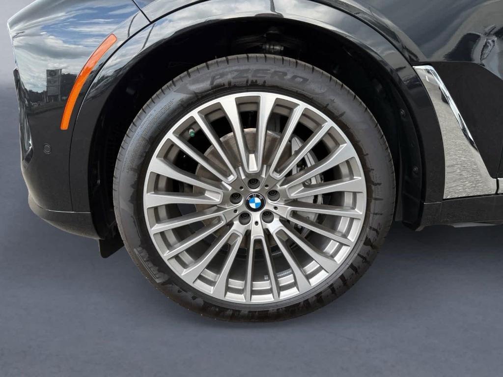 new 2026 BMW X7 car, priced at $96,505