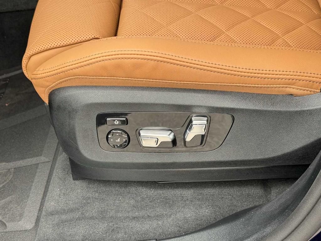new 2026 BMW X7 car, priced at $104,605