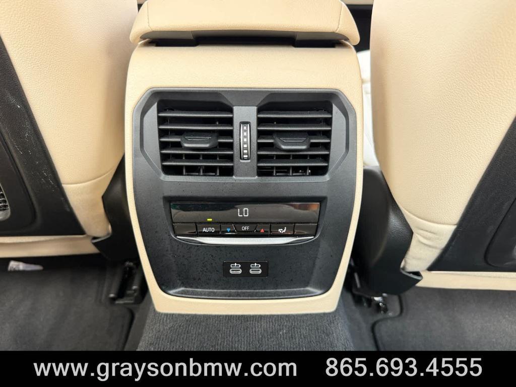 BMW 3 Series view 16