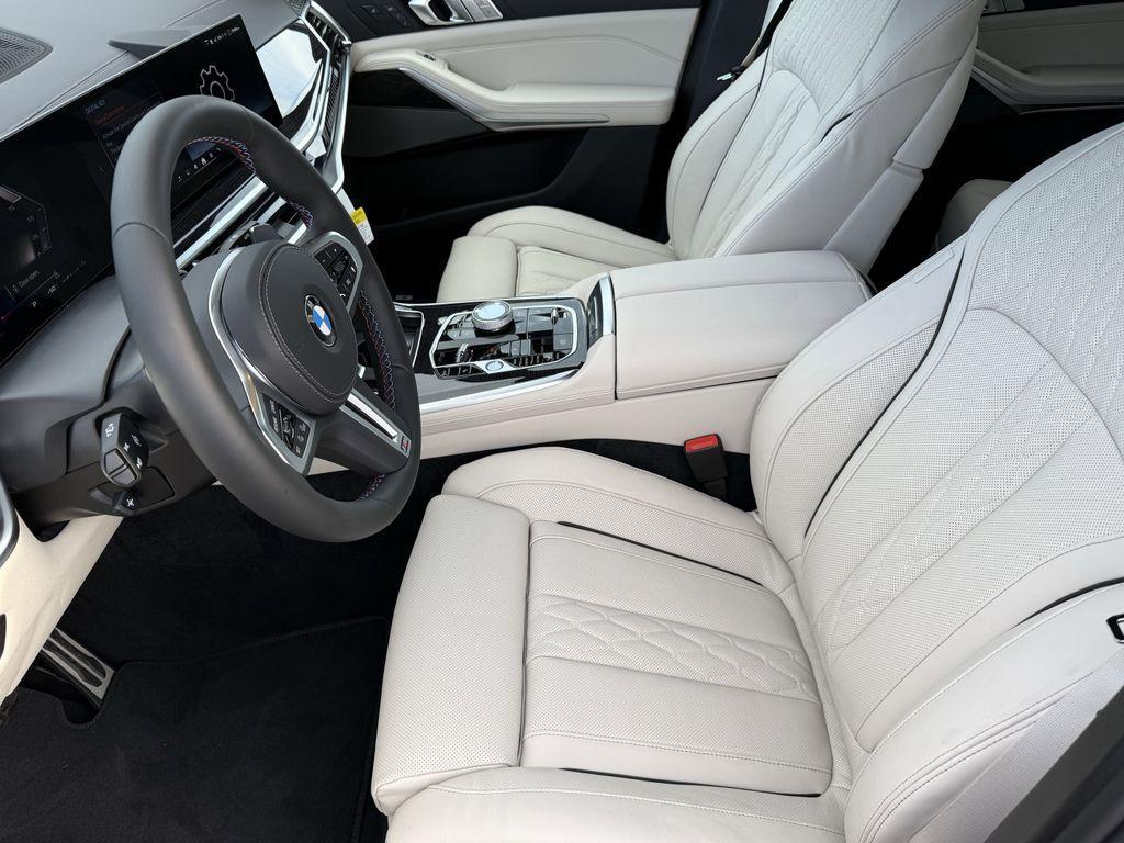 new 2026 BMW X7 car, priced at $125,505