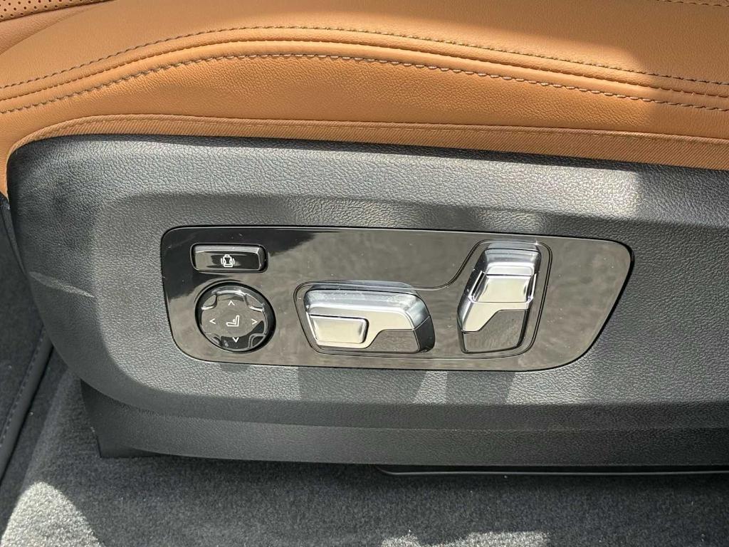 new 2026 BMW X7 car, priced at $96,035