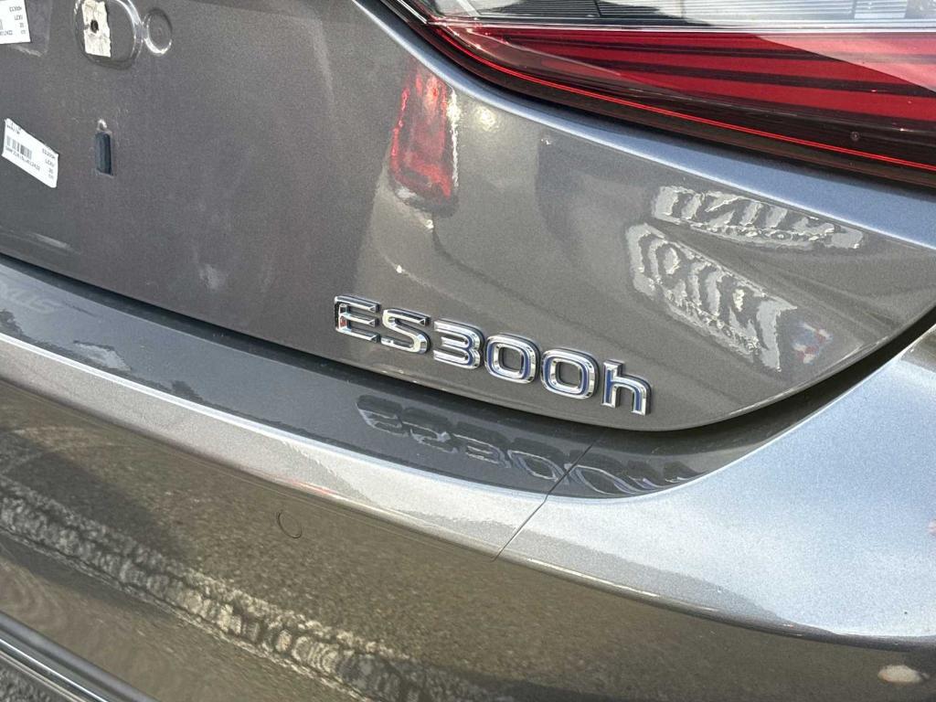 used 2020 Lexus ES 300h car, priced at $31,995