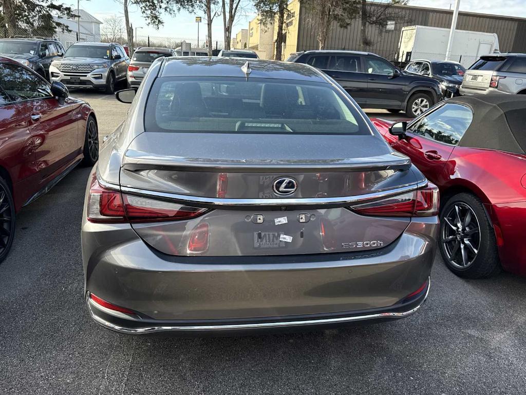 used 2020 Lexus ES 300h car, priced at $31,995
