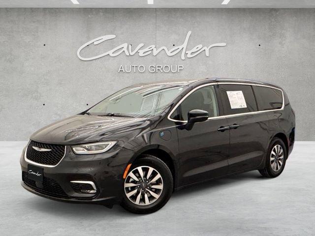 used 2022 Chrysler Pacifica Hybrid car, priced at $23,991