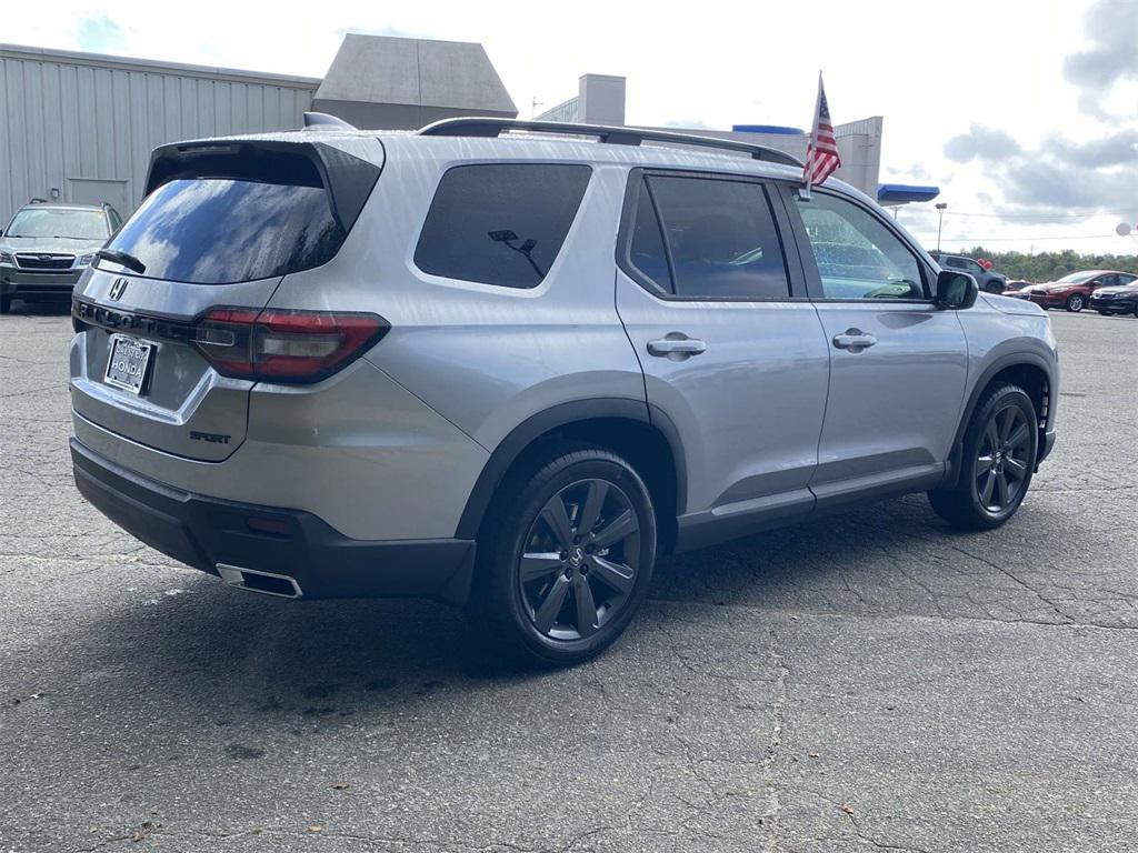 new 2025 Honda Pilot car, priced at $43,795