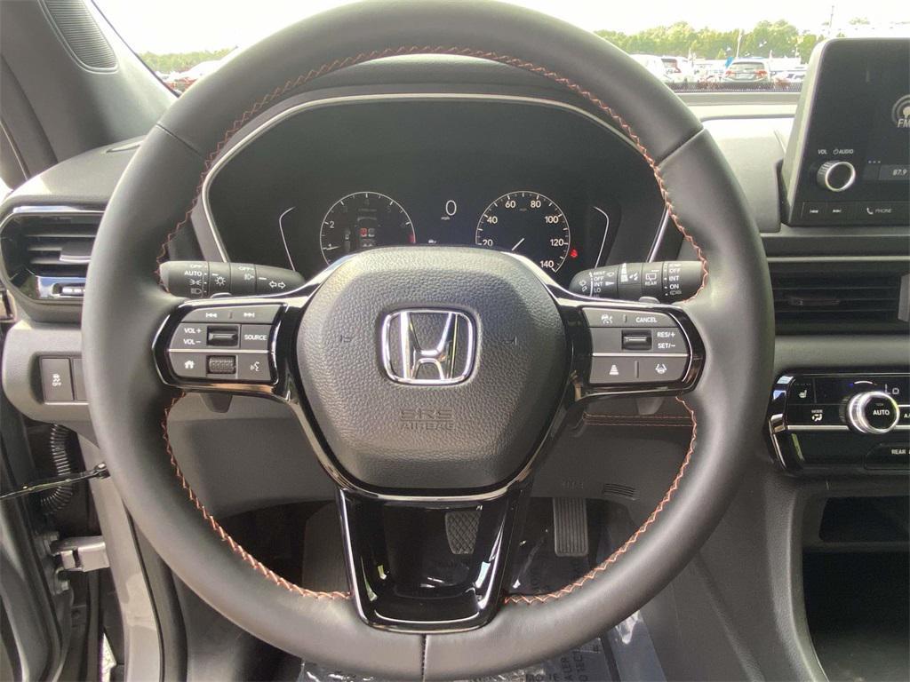 new 2025 Honda Pilot car, priced at $43,795