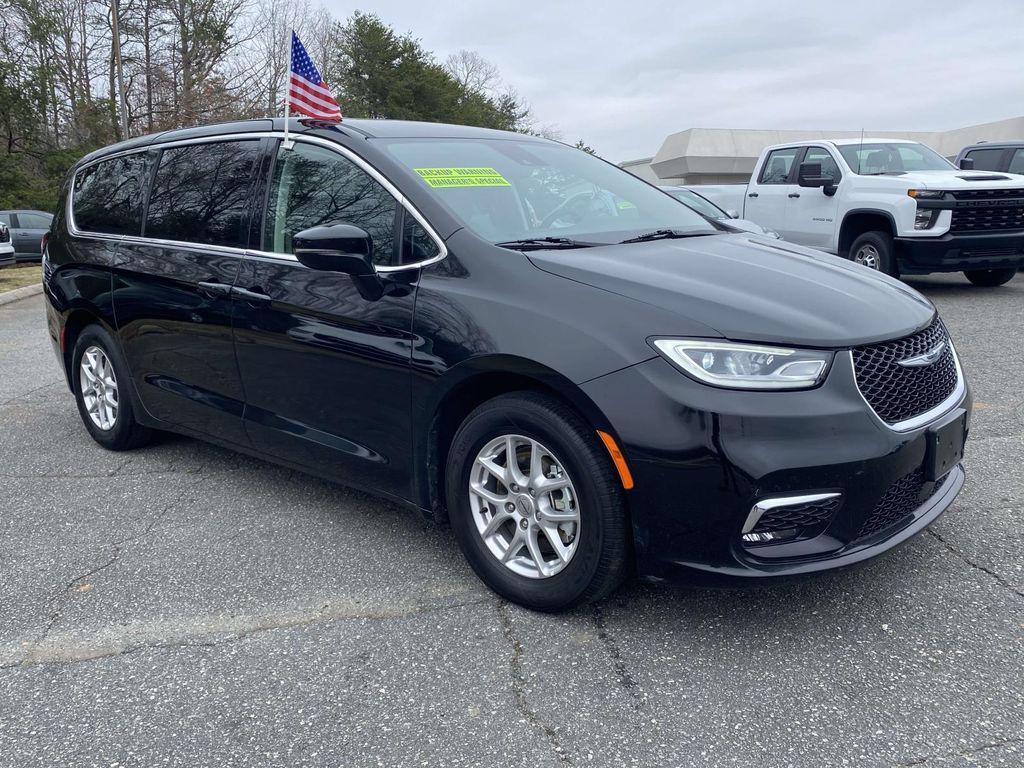 used 2024 Chrysler Pacifica car, priced at $29,135