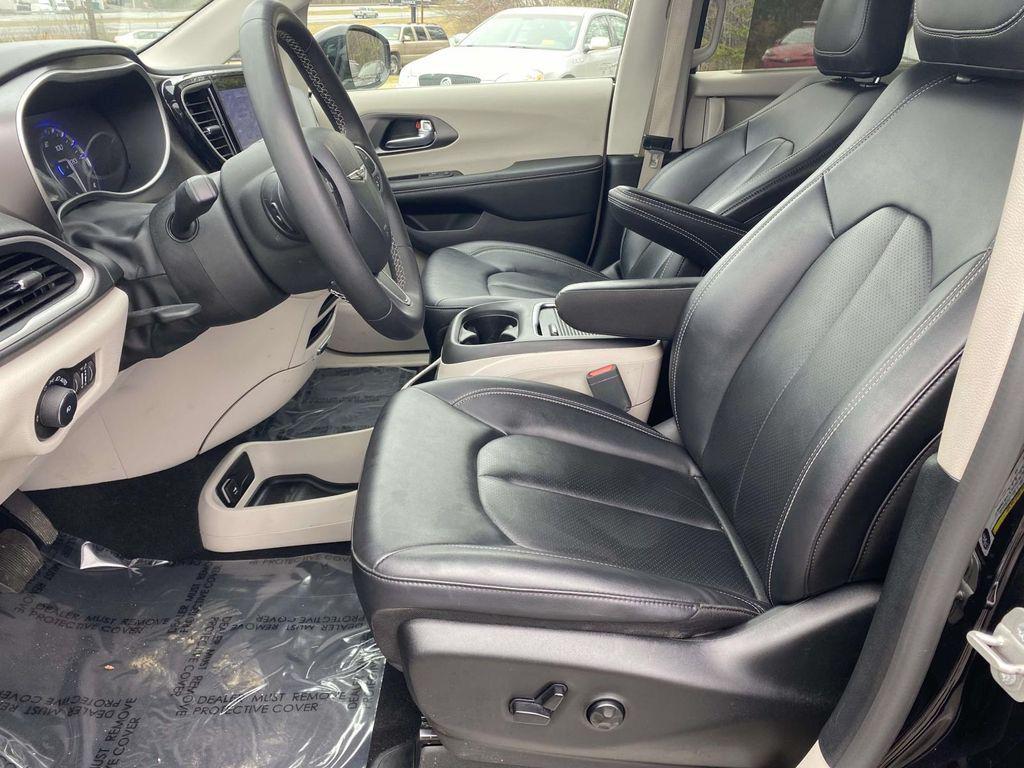 used 2024 Chrysler Pacifica car, priced at $29,135