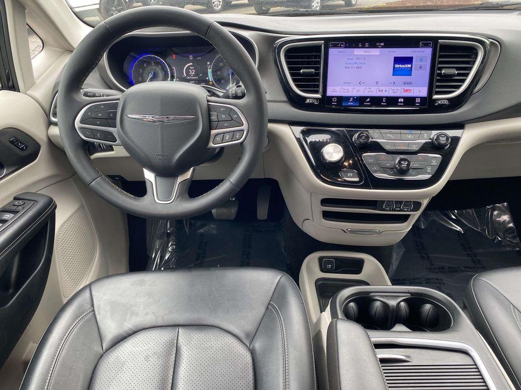 used 2024 Chrysler Pacifica car, priced at $29,135