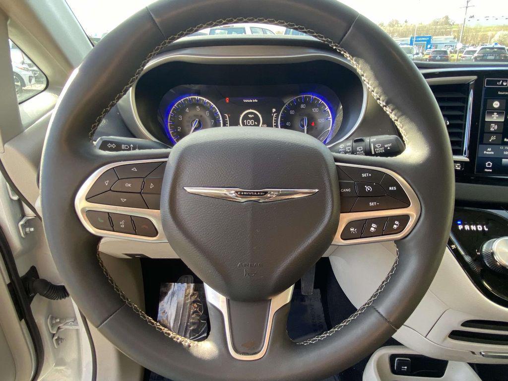 used 2023 Chrysler Pacifica car, priced at $27,521