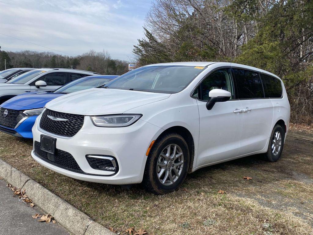 used 2023 Chrysler Pacifica car, priced at $27,521
