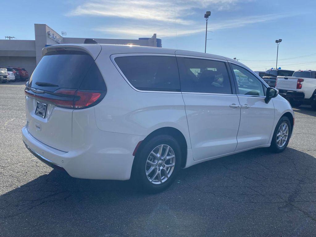 used 2023 Chrysler Pacifica car, priced at $27,521