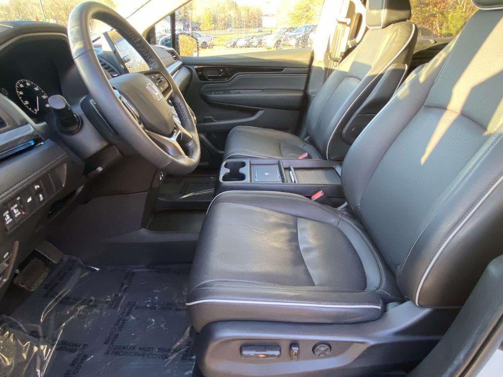 used 2025 Honda Odyssey car, priced at $43,283