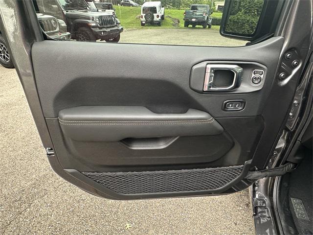 new 2025 Jeep Wrangler car, priced at $43,908