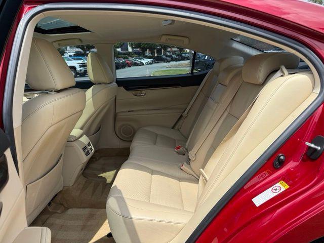 Lexus ES view 27
