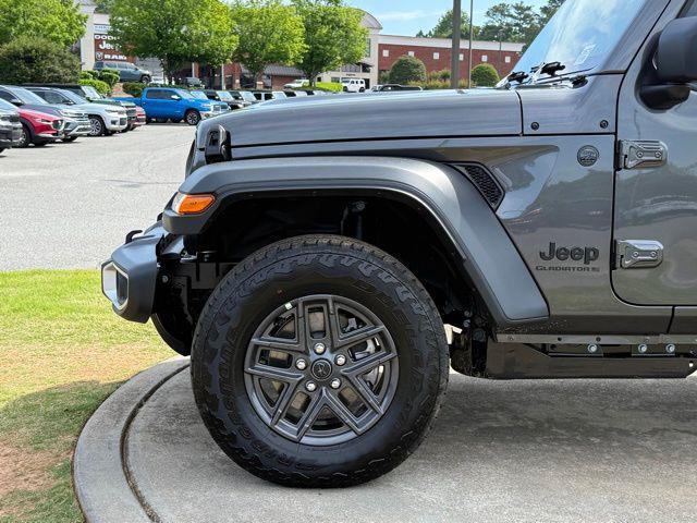 new 2026 Jeep Gladiator car, priced at $39,375