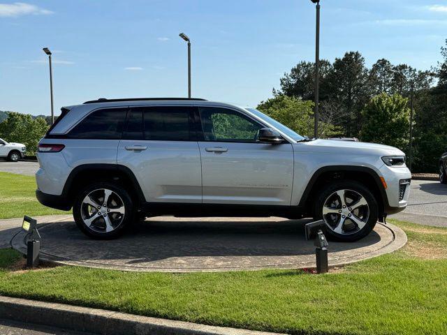 new 2026 Jeep Grand Cherokee car, priced at $45,220