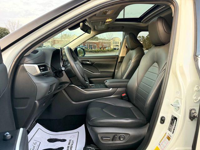 used 2021 Toyota Highlander car, priced at $28,927
