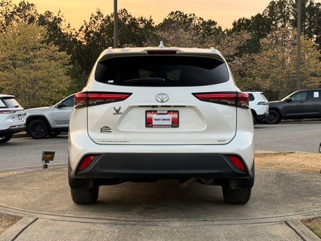 used 2021 Toyota Highlander car, priced at $28,927