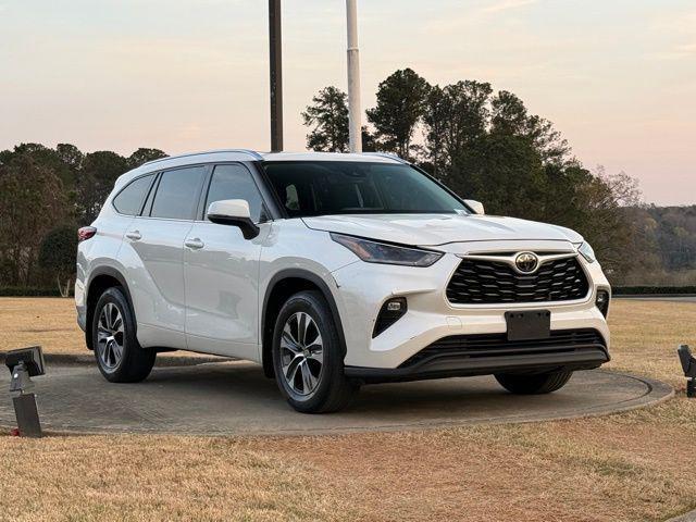 used 2021 Toyota Highlander car, priced at $28,927