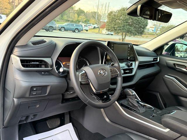 used 2021 Toyota Highlander car, priced at $28,927