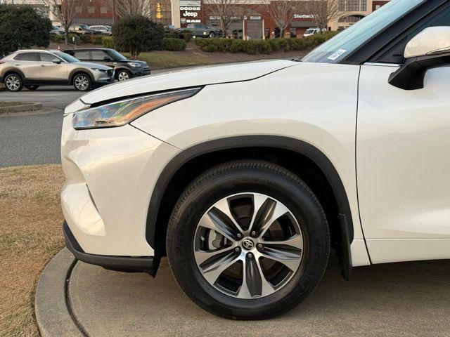 used 2021 Toyota Highlander car, priced at $28,927