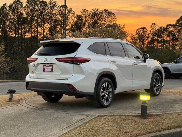 used 2021 Toyota Highlander car, priced at $28,927