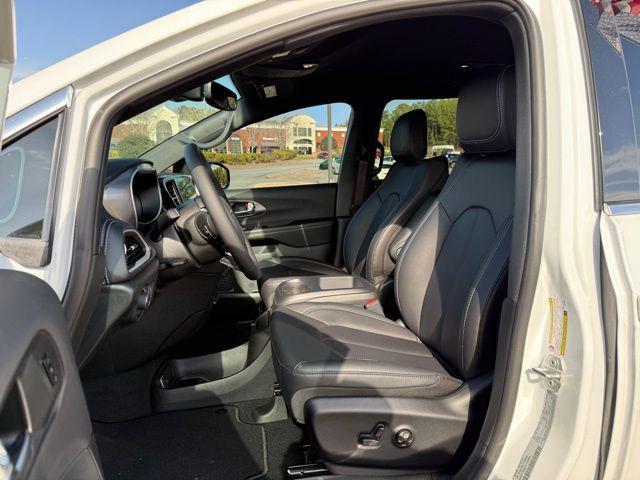 new 2026 Chrysler Pacifica car, priced at $38,000
