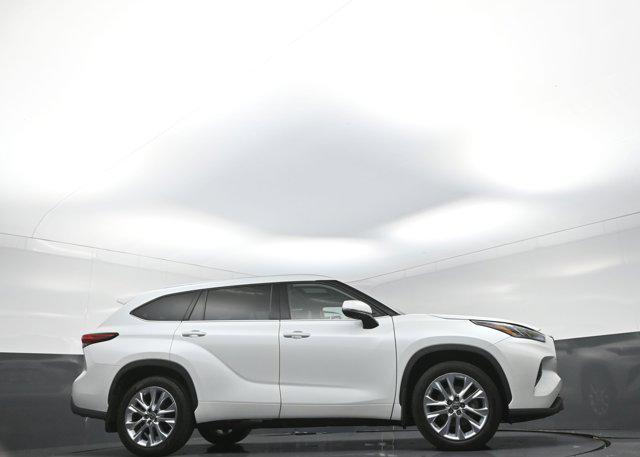 used 2022 Toyota Highlander car, priced at $33,584