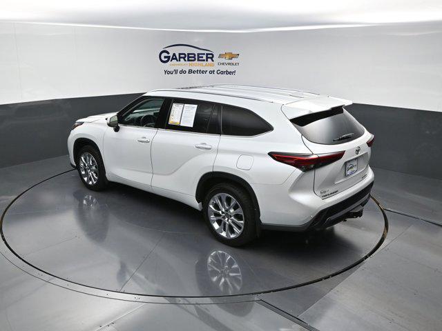 used 2022 Toyota Highlander car, priced at $33,584