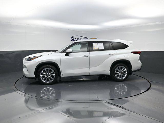 used 2022 Toyota Highlander car, priced at $33,584