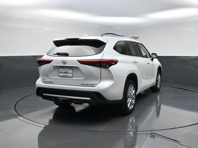 used 2022 Toyota Highlander car, priced at $33,584
