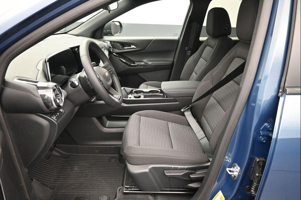 new 2026 Chevrolet Equinox car, priced at $28,925