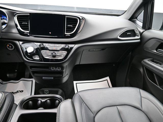 used 2025 Chrysler Pacifica car, priced at $31,230