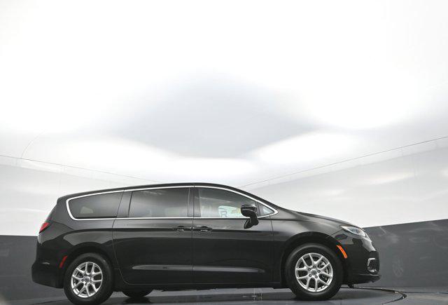 used 2025 Chrysler Pacifica car, priced at $31,230