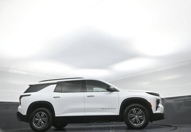 used 2024 Chevrolet Traverse car, priced at $35,591
