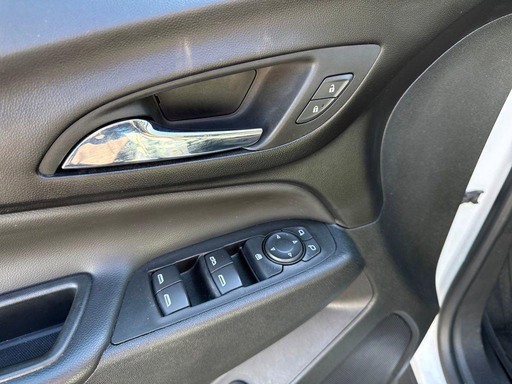 used 2022 Chevrolet Equinox car, priced at $21,523