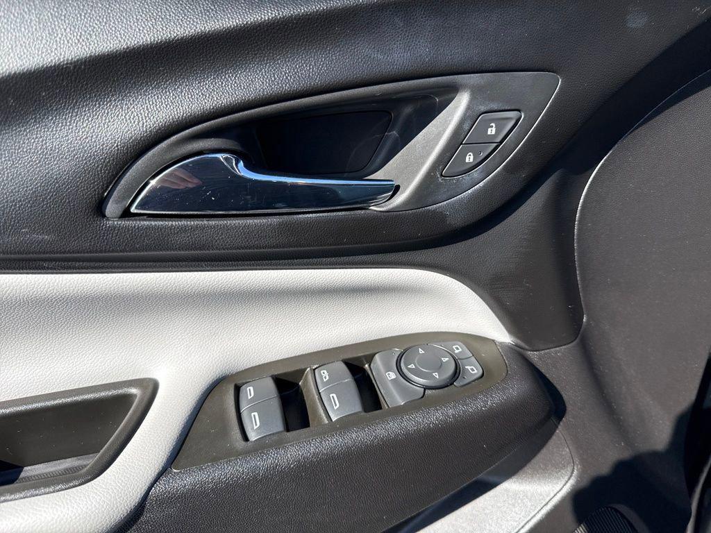 used 2024 Chevrolet Equinox car, priced at $21,988