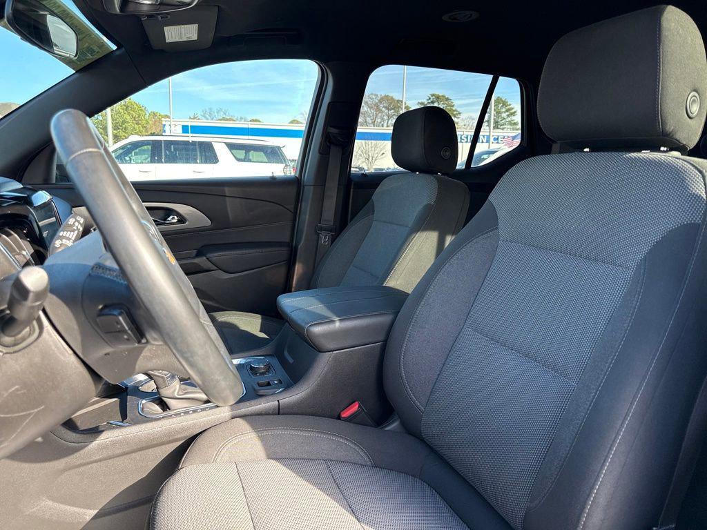 used 2023 Chevrolet Traverse car, priced at $29,936