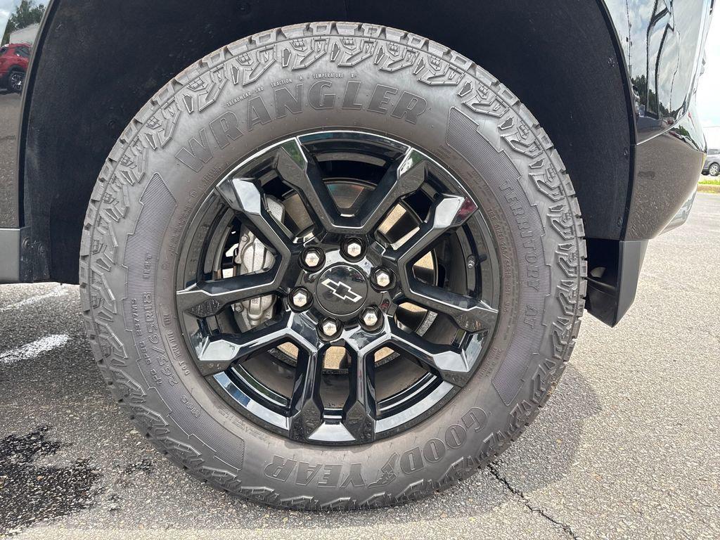 used 2025 Chevrolet Colorado car, priced at $43,037