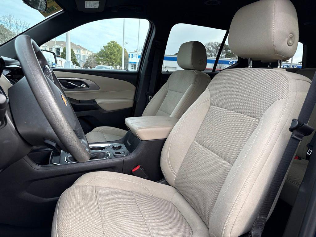 used 2023 Chevrolet Traverse car, priced at $27,995